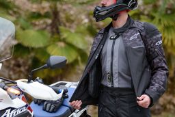 Qué chaqueta de moto de verano para hombre me compro? – Aldamóvil Blog