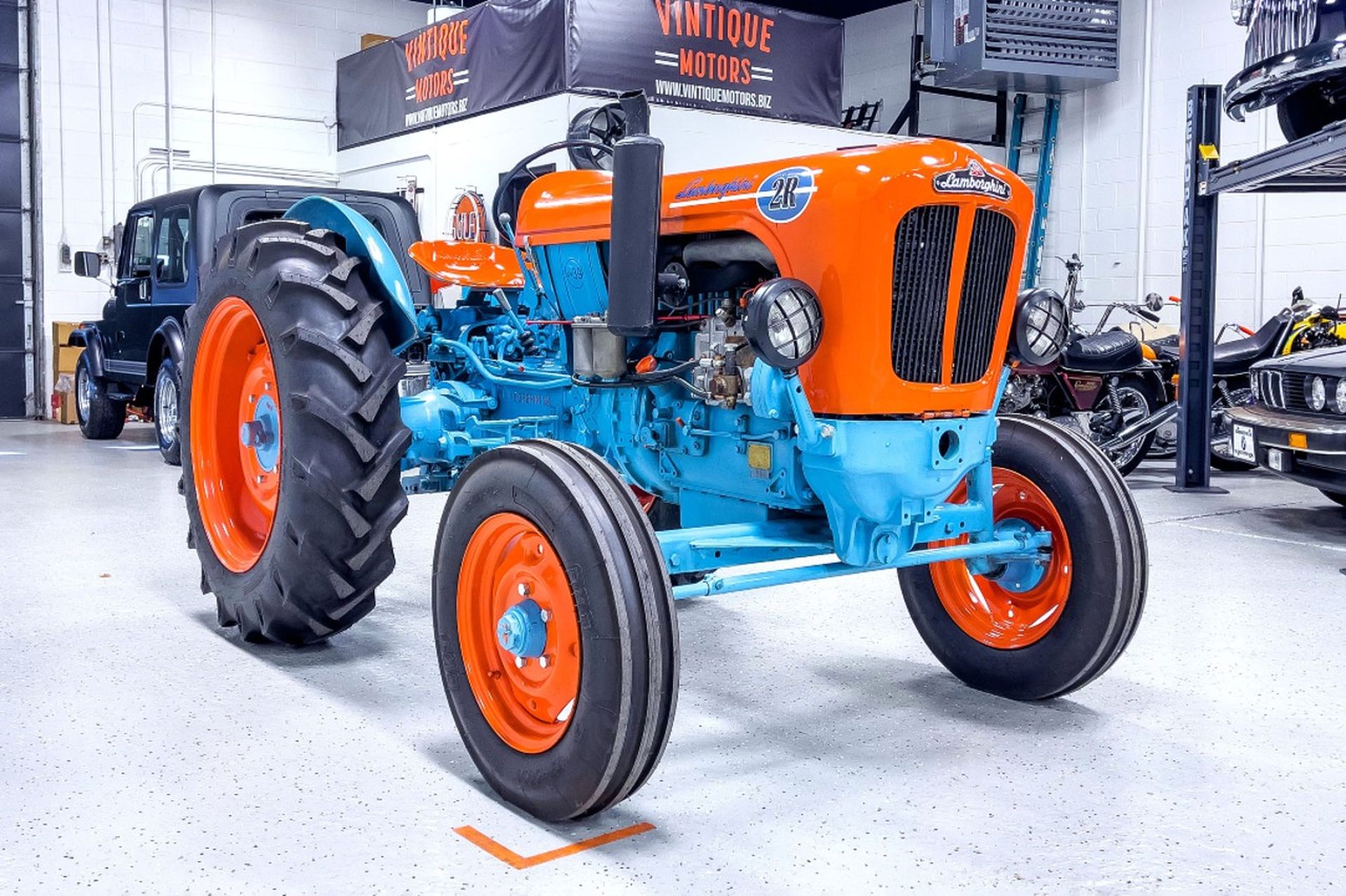 Sale a subasta un 2R de 1962, el último tractor de