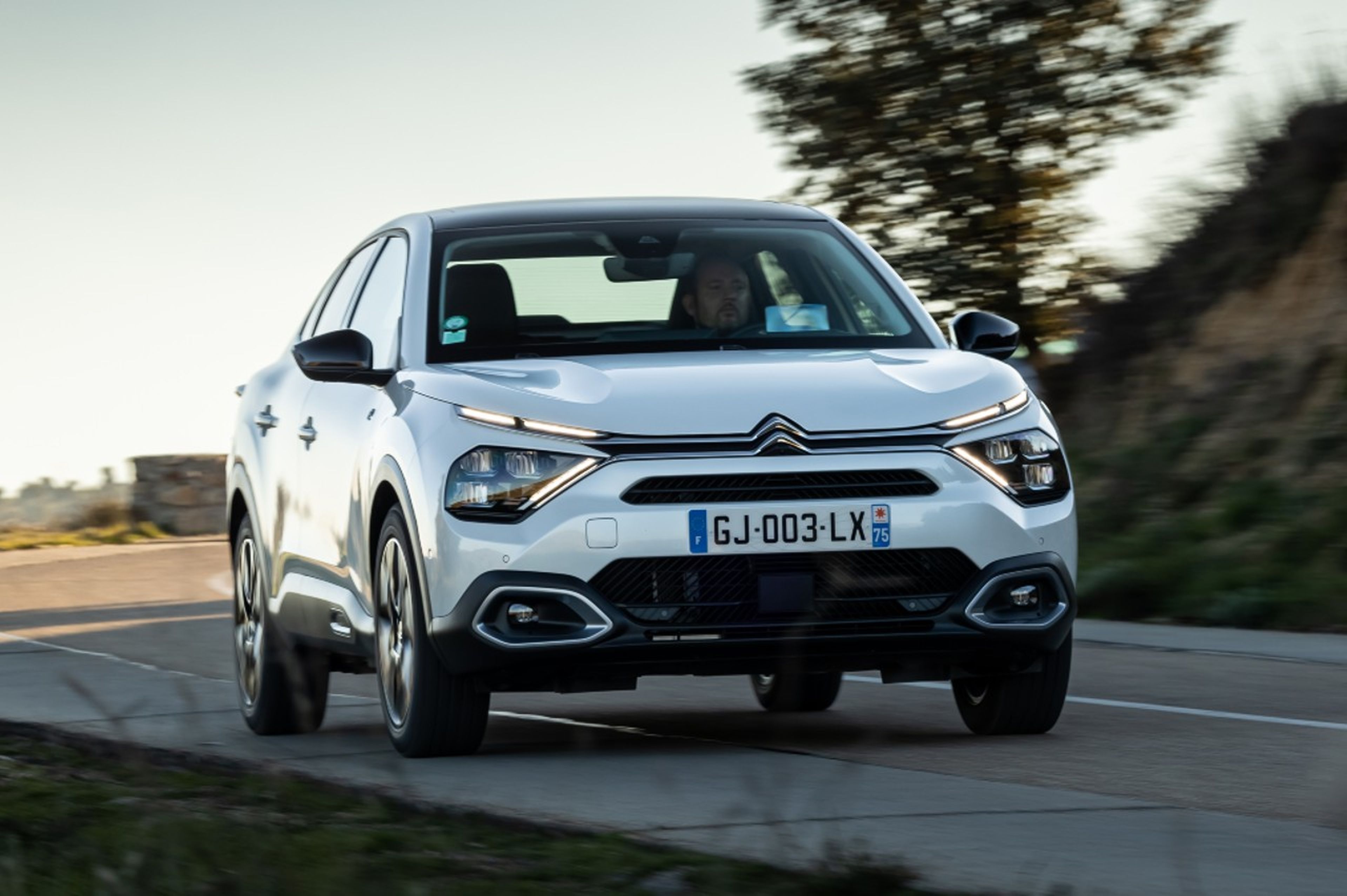 Citroën ë-C4, el compacto eléctrico aumenta su autonomía a 420 kilómetros