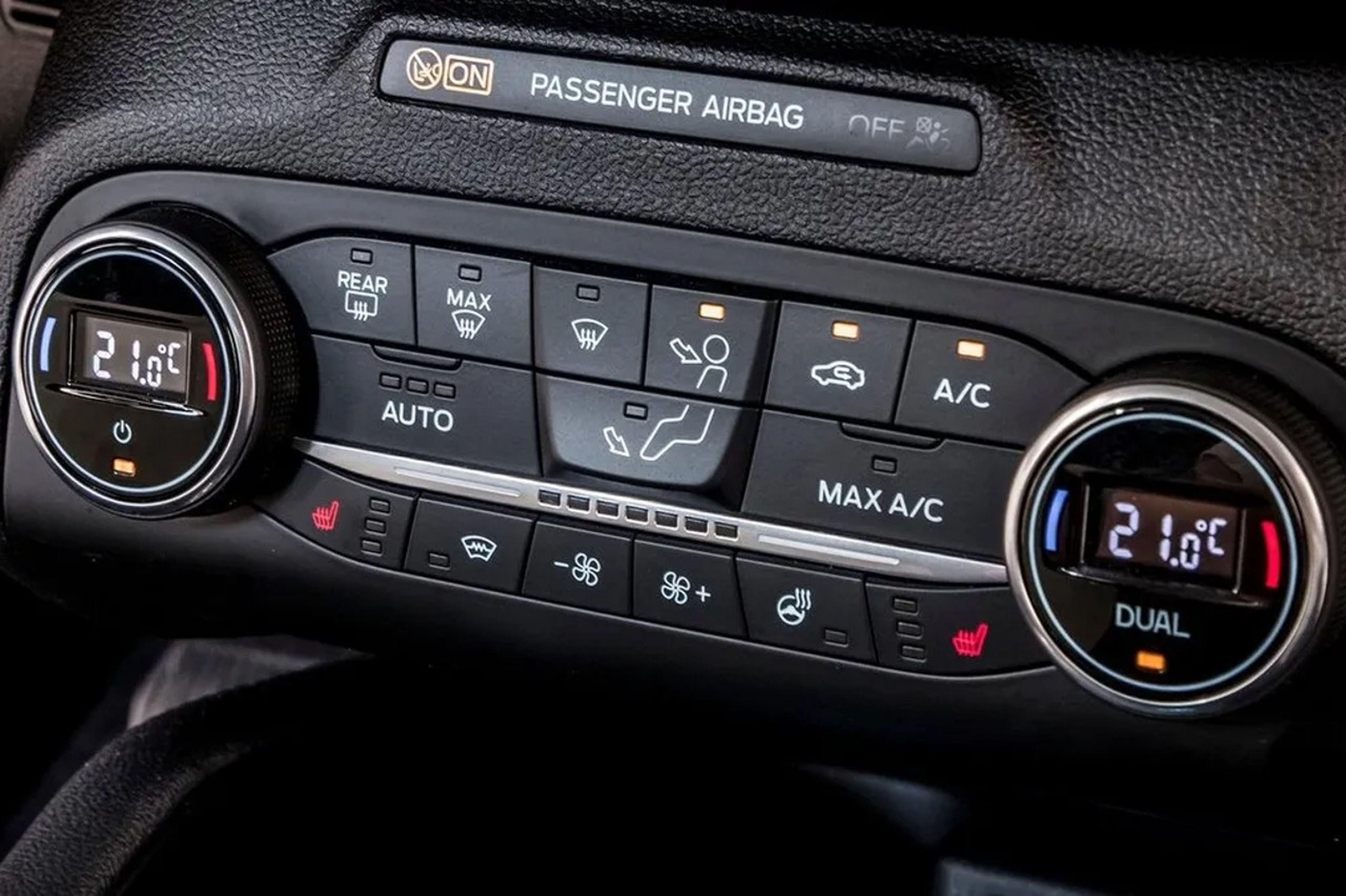 Existe un botón ‘desconocido’ en el coche con el que puedes ahorrar hasta un 30% de combustible