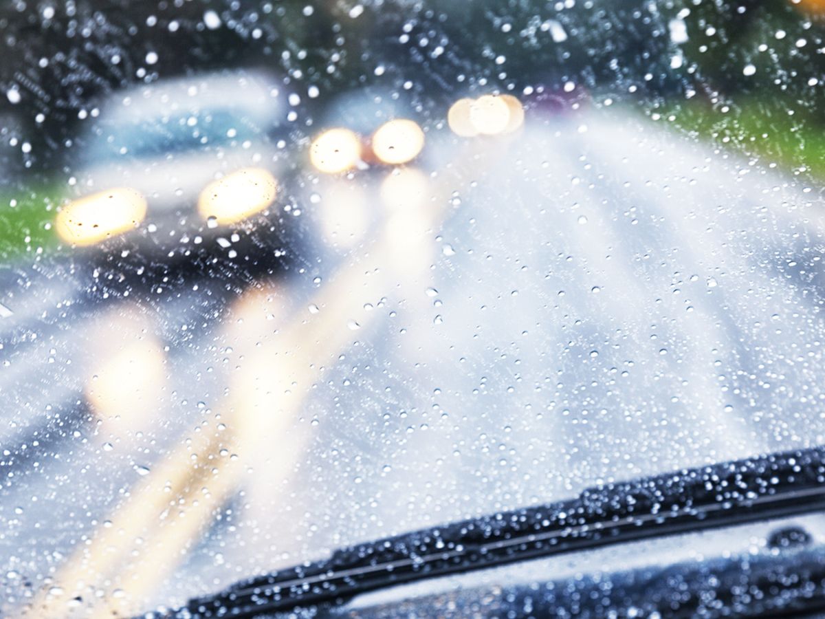 Cuidado con la pintura blanca y otros consejos imprescindibles para  conducir con lluvia