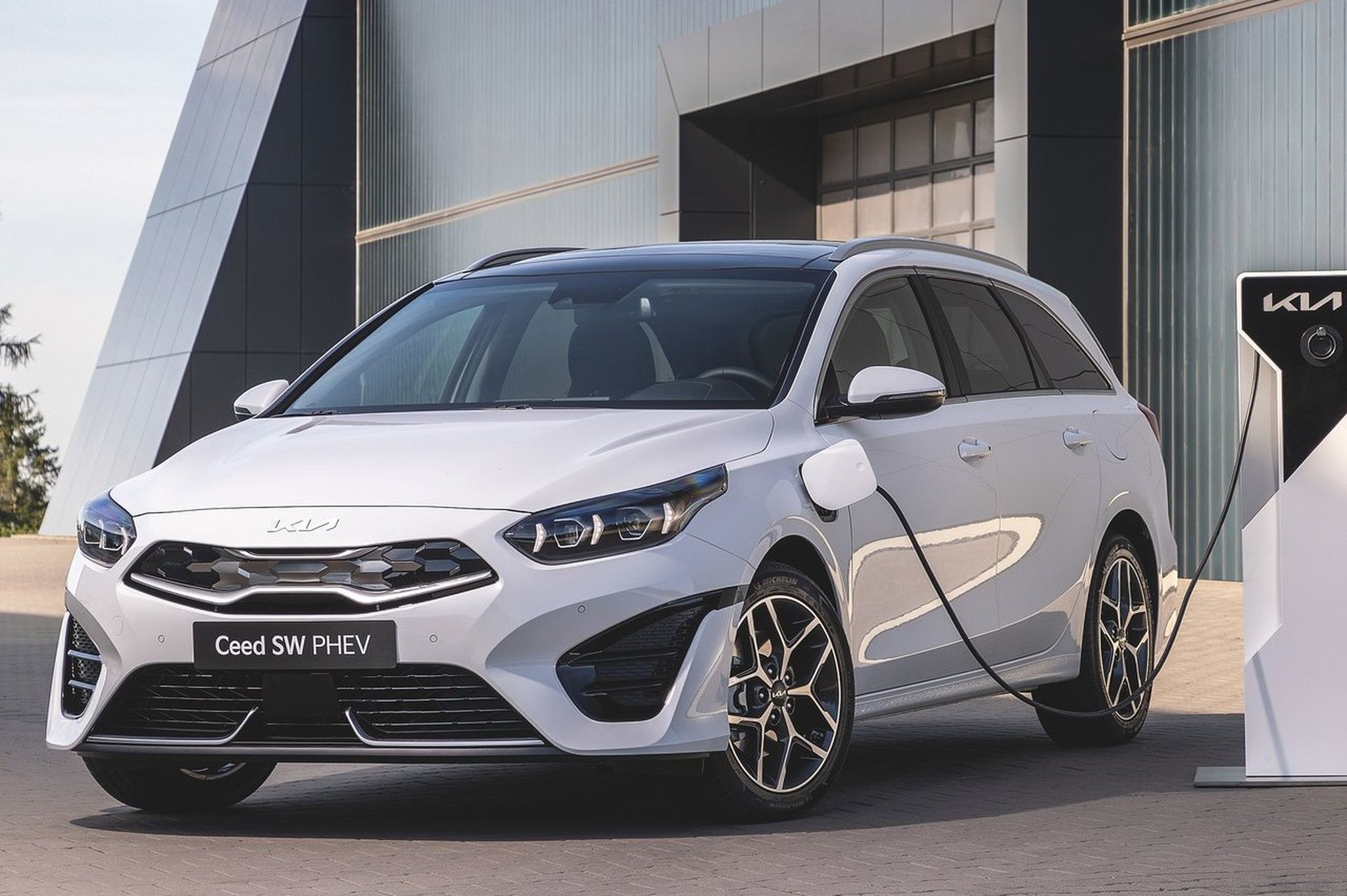 Kia Stonic vs Kia Ceed Tourer, estas son sus cinco principales diferencias