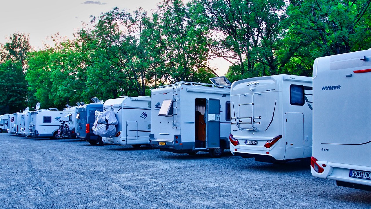 Acampar o aparcar estas son las diferencias y posibles multas