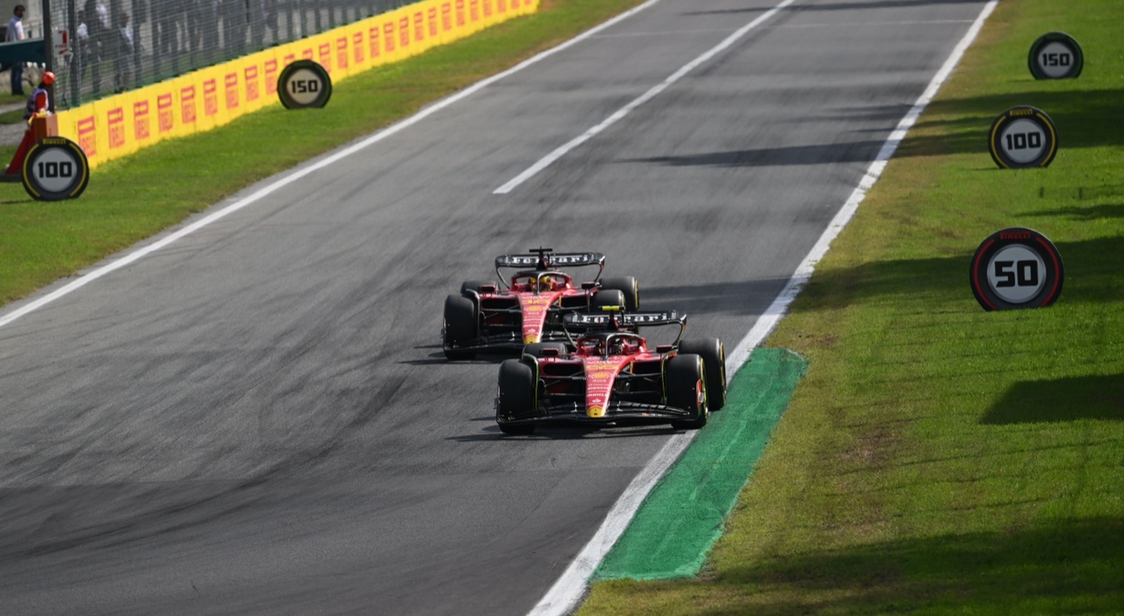 Carlos Sainz y Charles Leclerc en Monza
