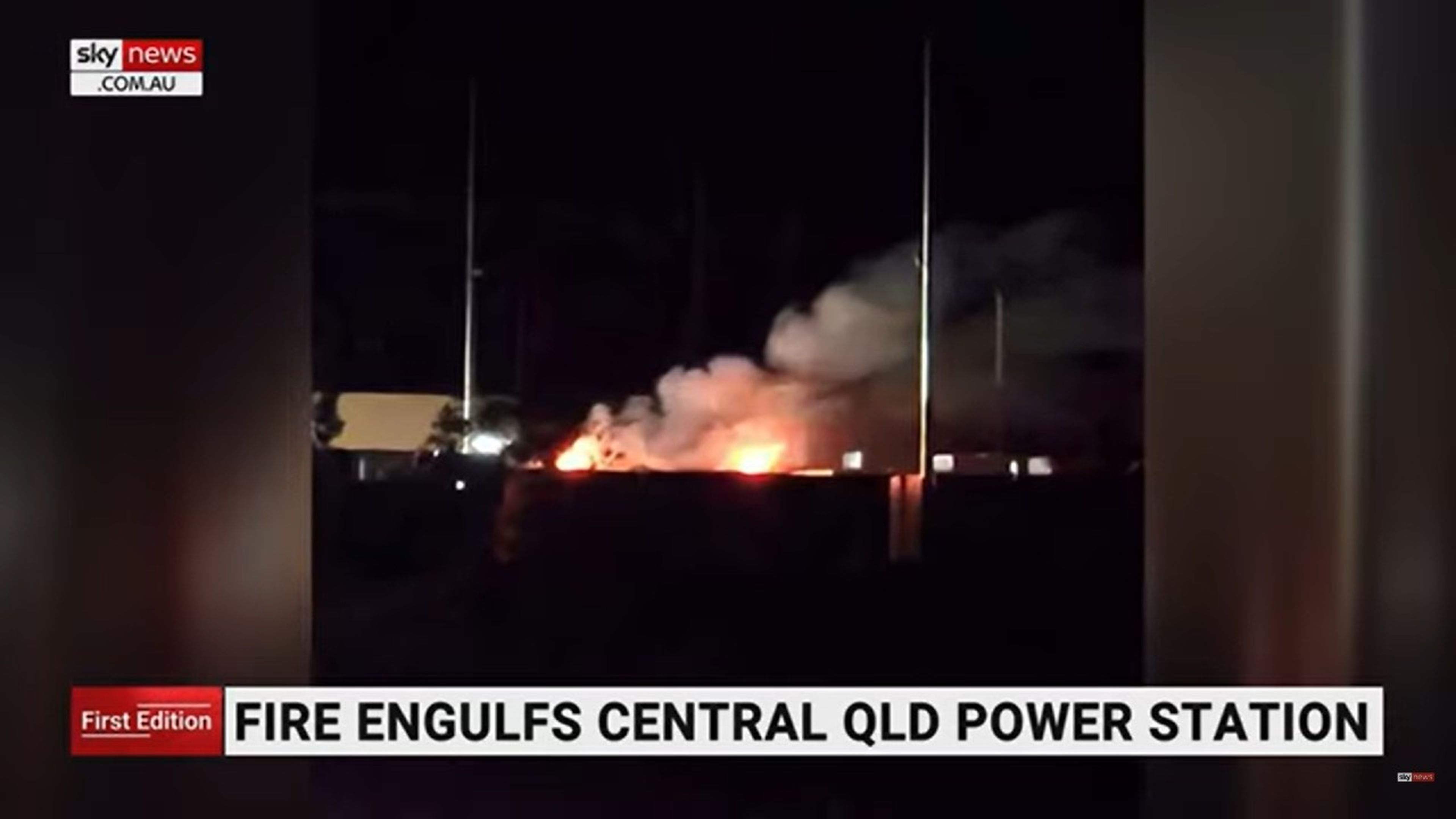 Incendio en un almacén de baterías de Tesla - Sky News Australia.