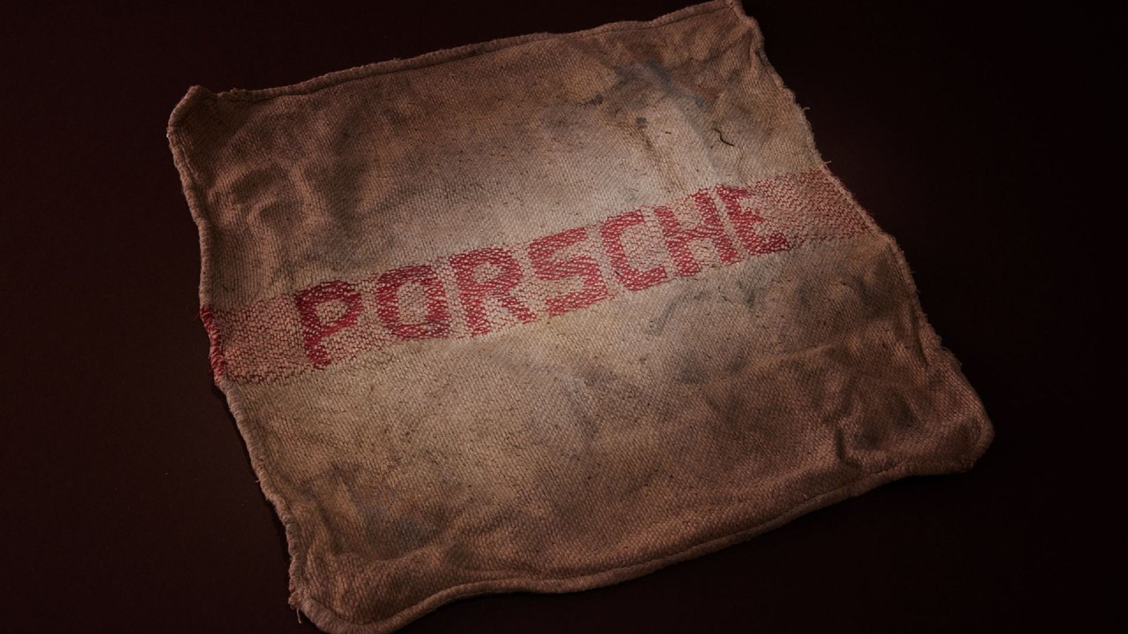 Historia de Porsche y su maletín de cuero