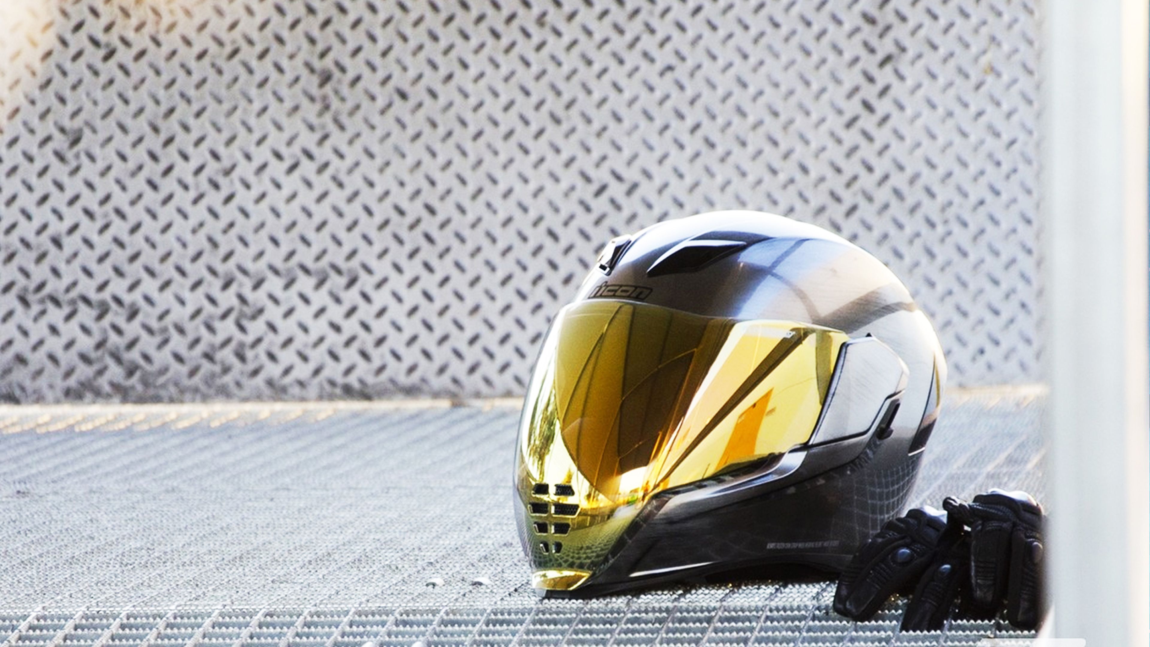 El casco de moto más brutal y futurista tiene una rebaja de nivel
