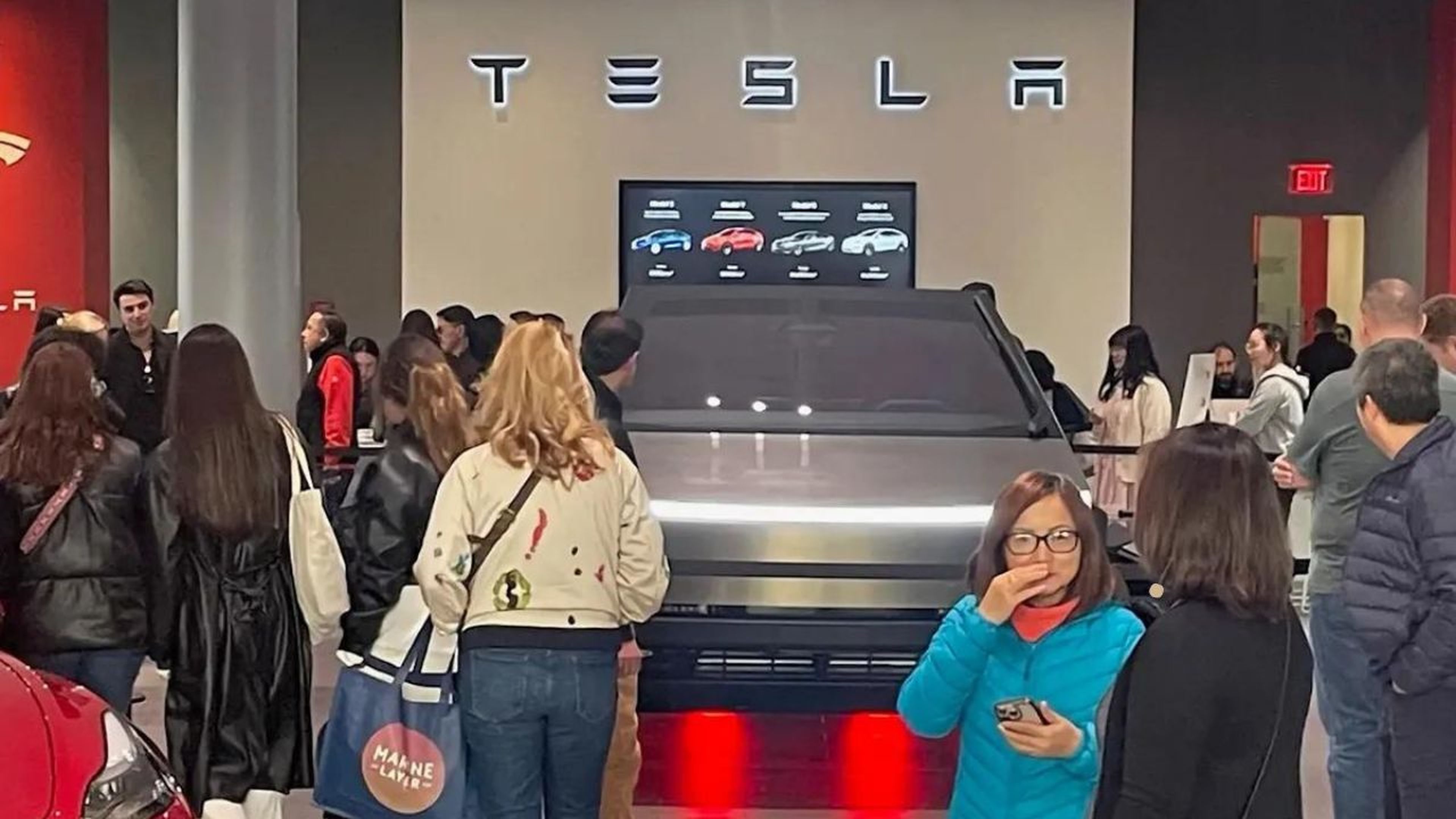 Sala exposición Tesla Cybertruck California
