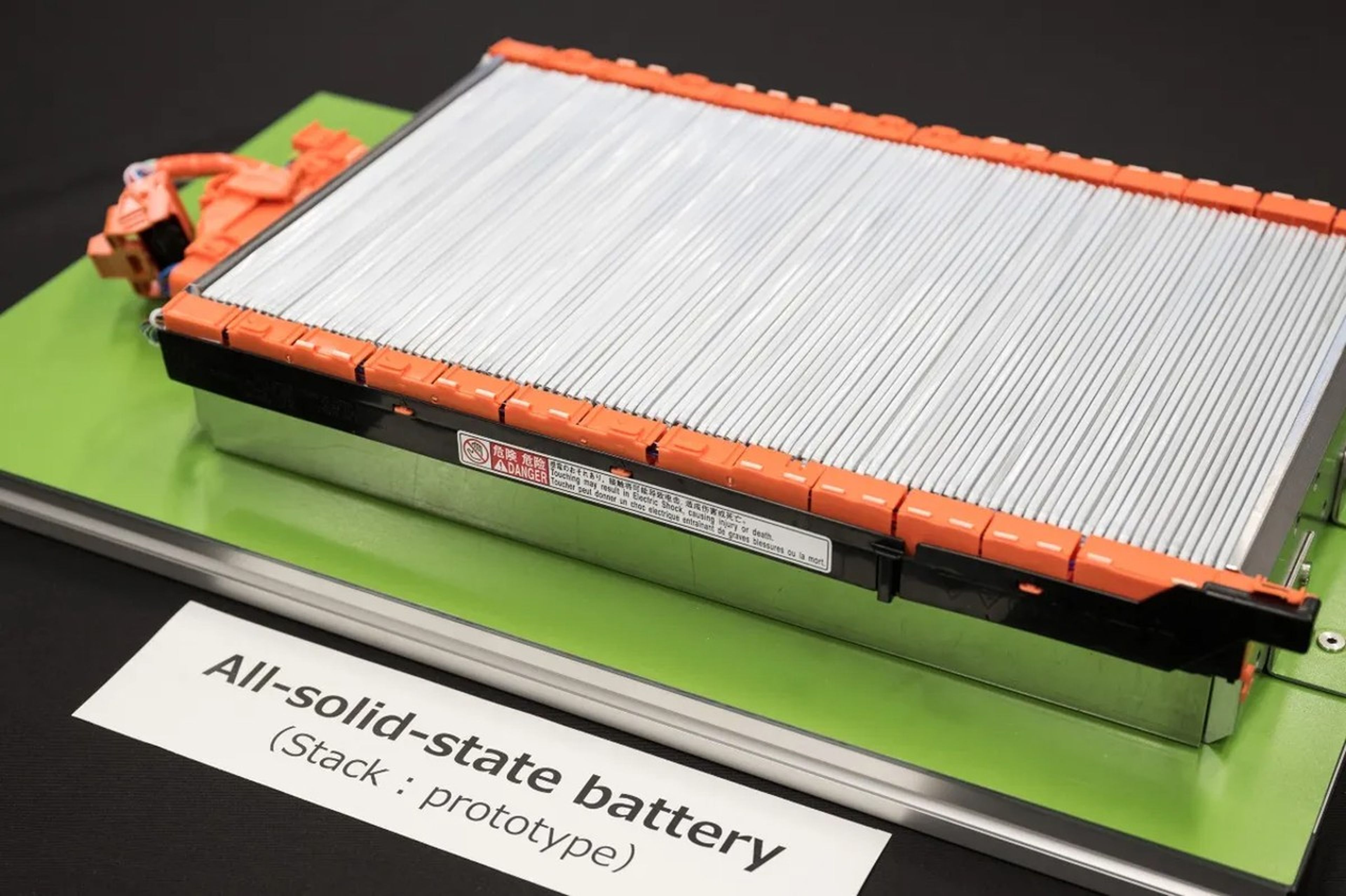 Nuevo material promete revolucionar baterías de los coches eléctricos