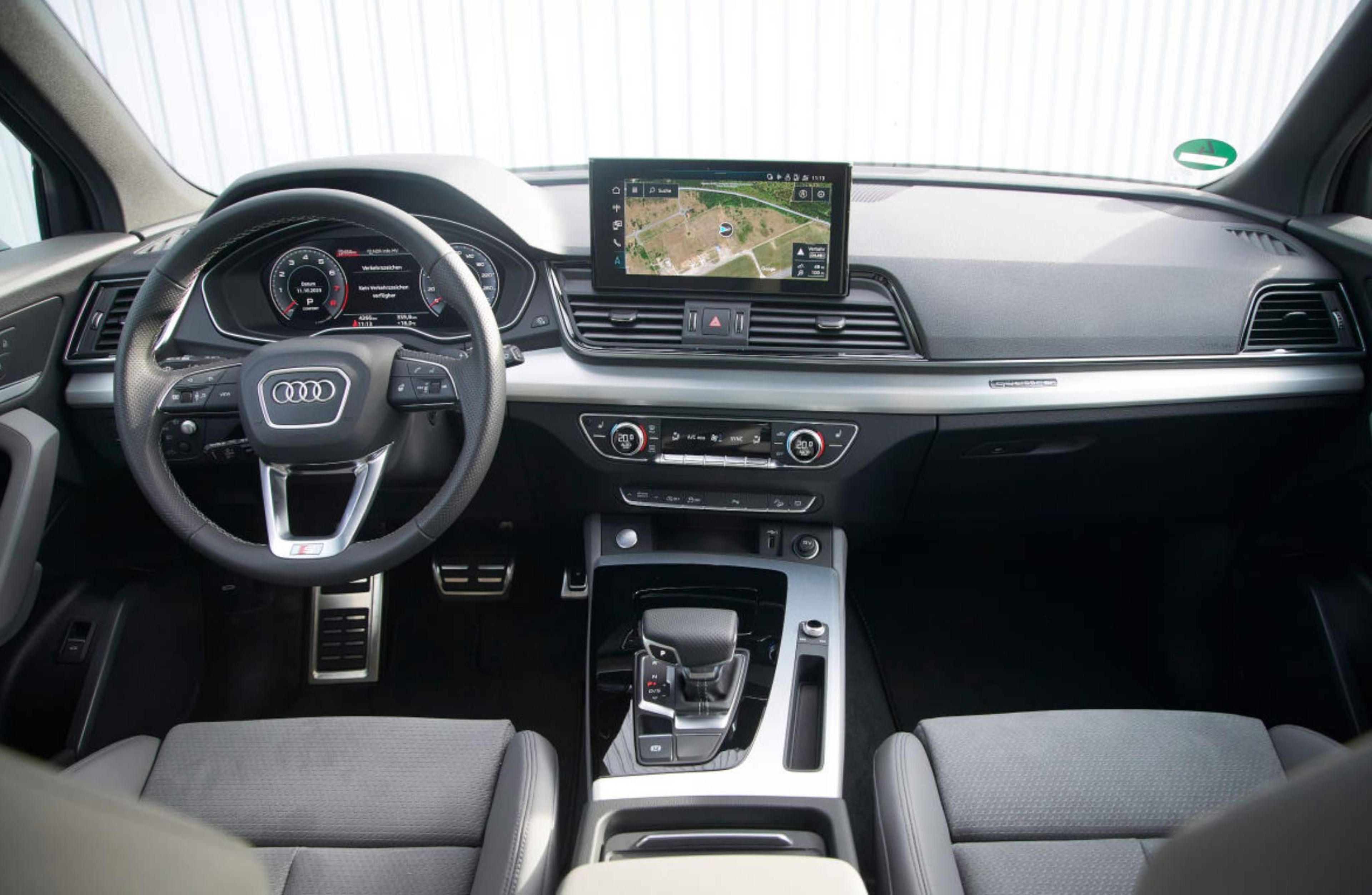 Comparativa: Audi Q5 Sportback vs BMW X4 y Mercedes GLC cockpit 3