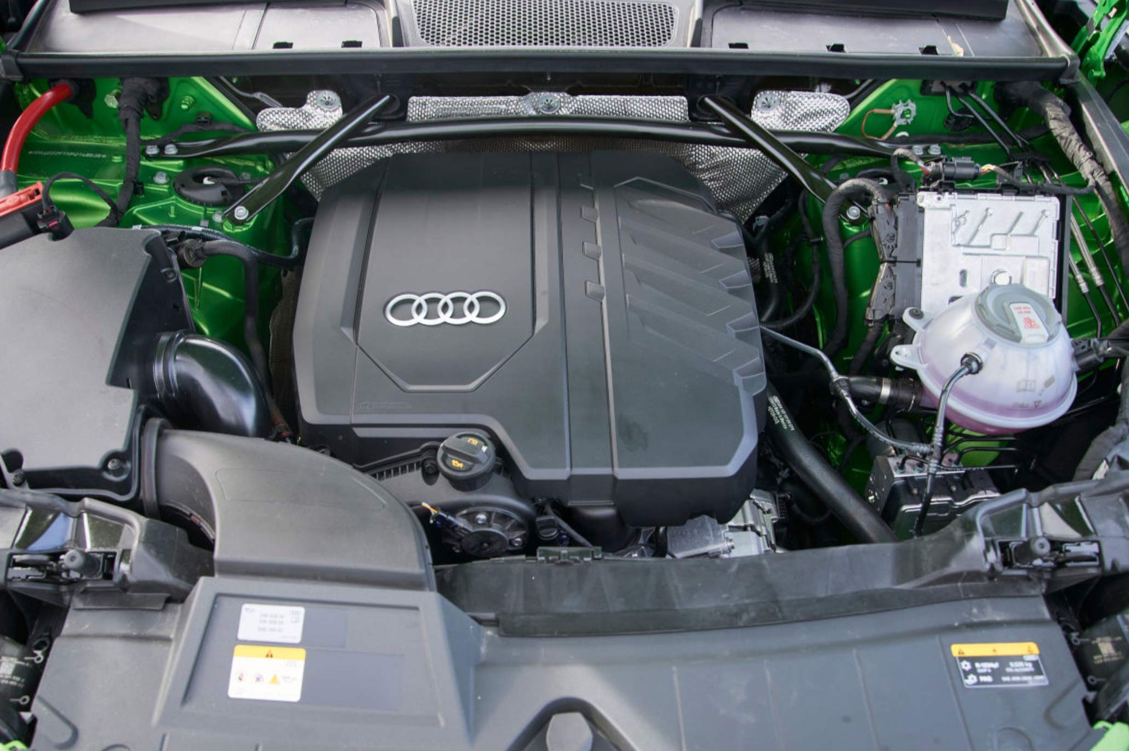 Comparativa: Audi Q5 Sportback vs BMW X4 y Mercedes GLC motor