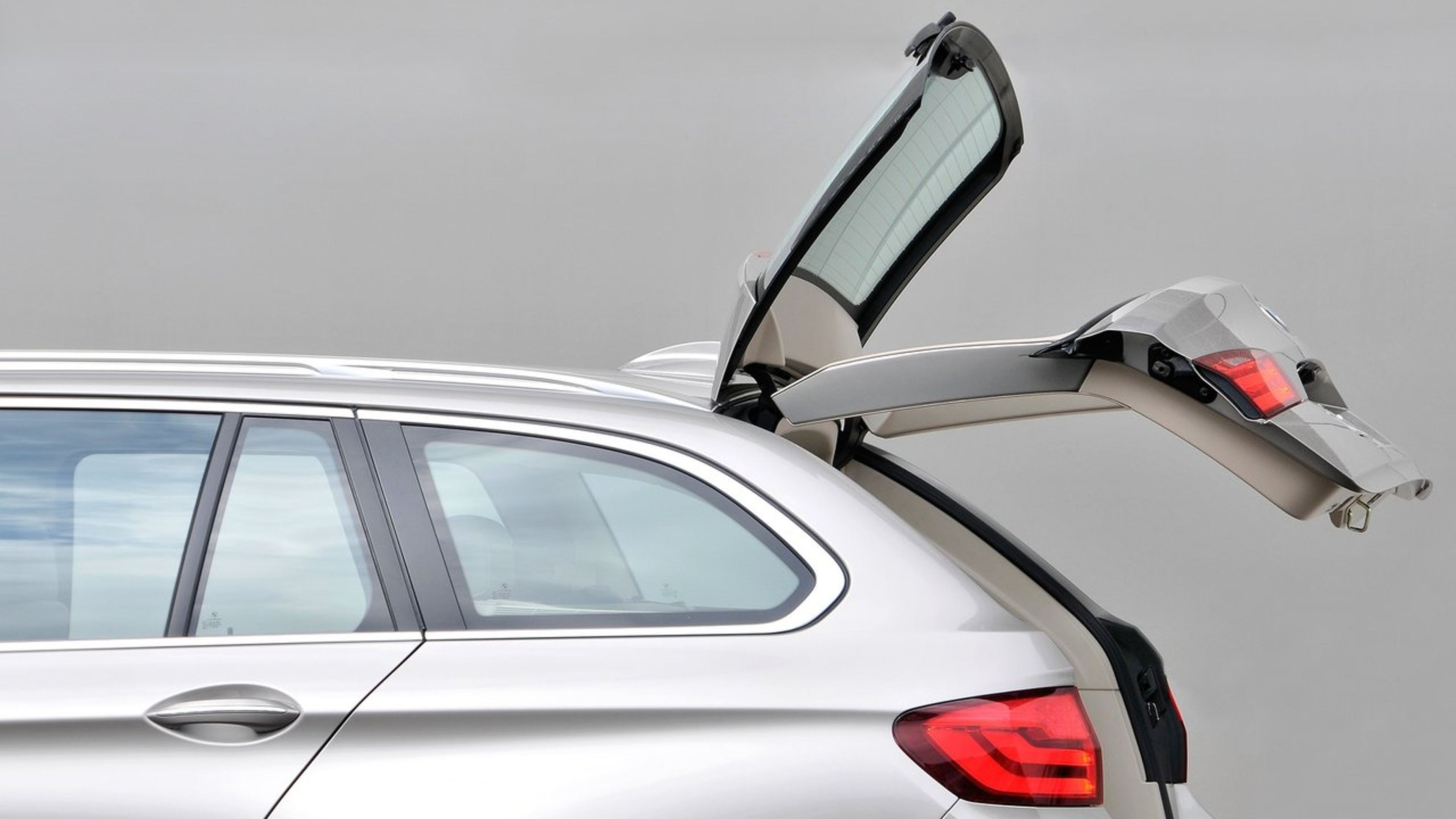 BMW elimita este práctio elemento del Serie 5 Touring, la luneta trasera independiente