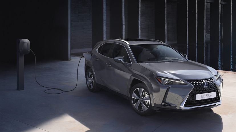 lexus-ux-300e-2024-mejoras-equipamiento-