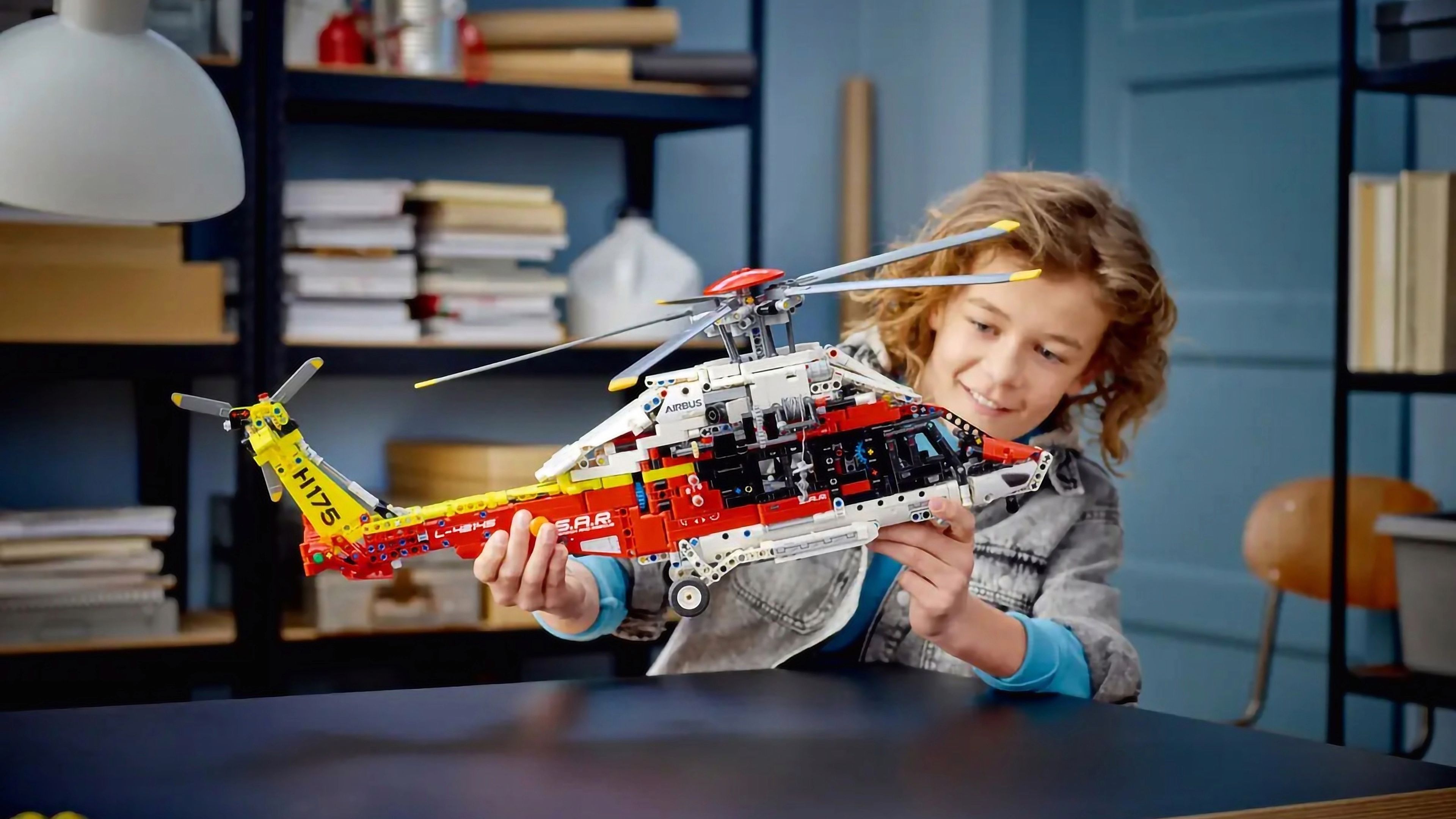 LEGO Technic Helicóptero de Rescate Airbus H175