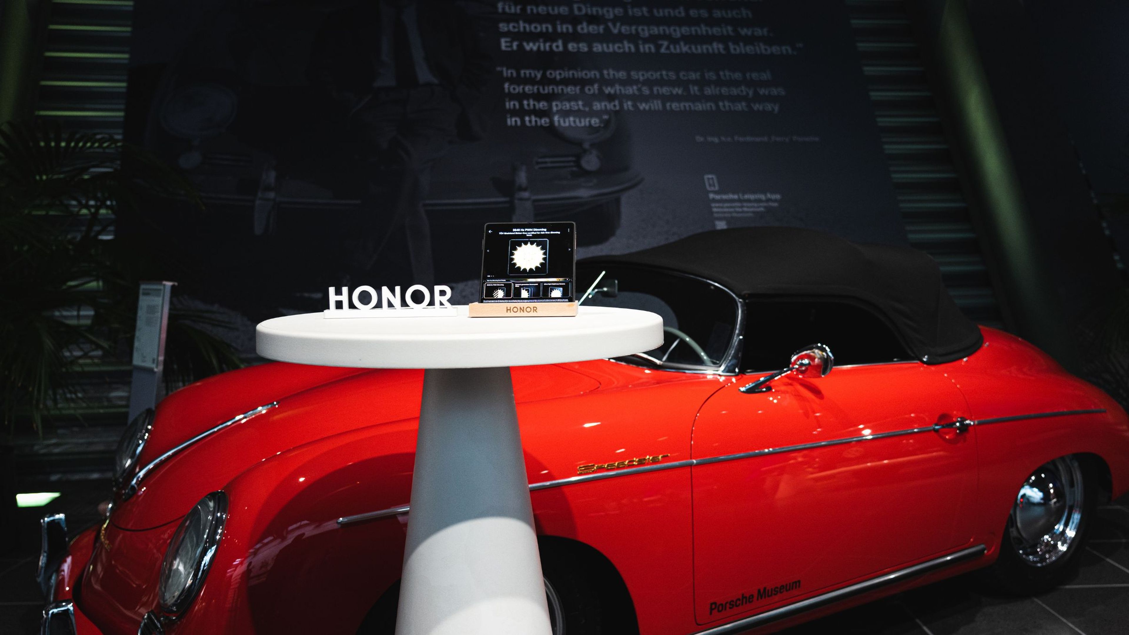 Porsche Design Honor Magic V2 RSR
