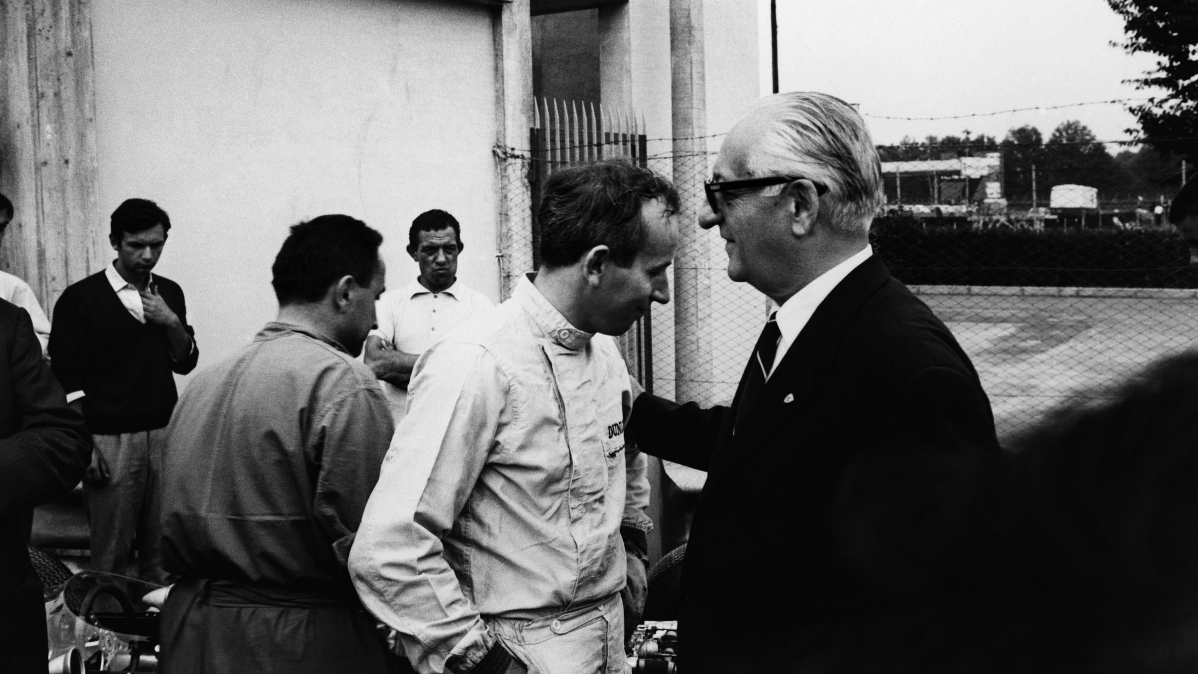 Enzo Ferrari y John Surtees
