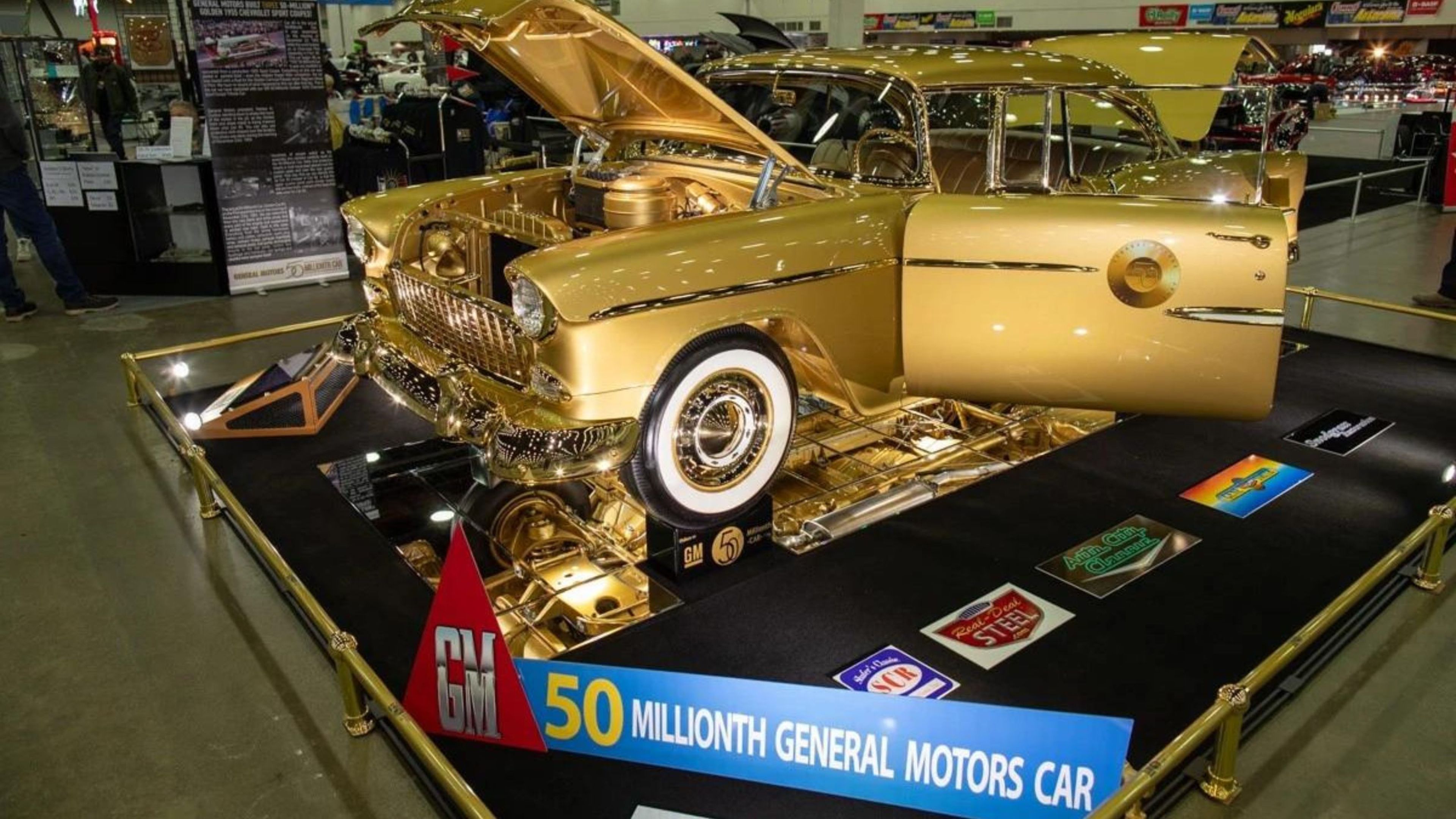 General Motors ha creado un Chevrolet Bel Air de 1955 bañado en oro como homenaje a su coche vendido número 50 millones