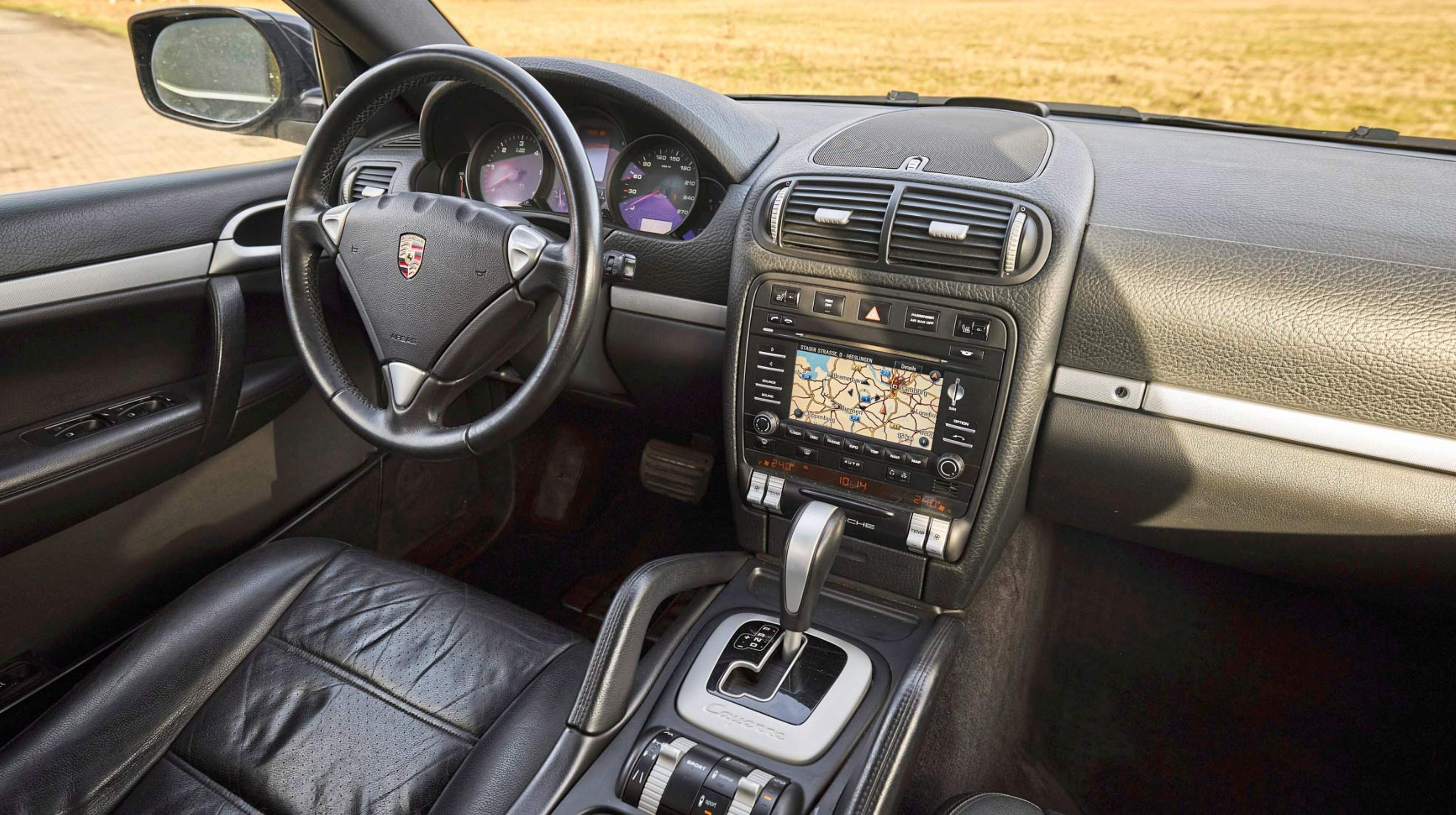 Probamos un Porsche Cayenne con 15 años interior