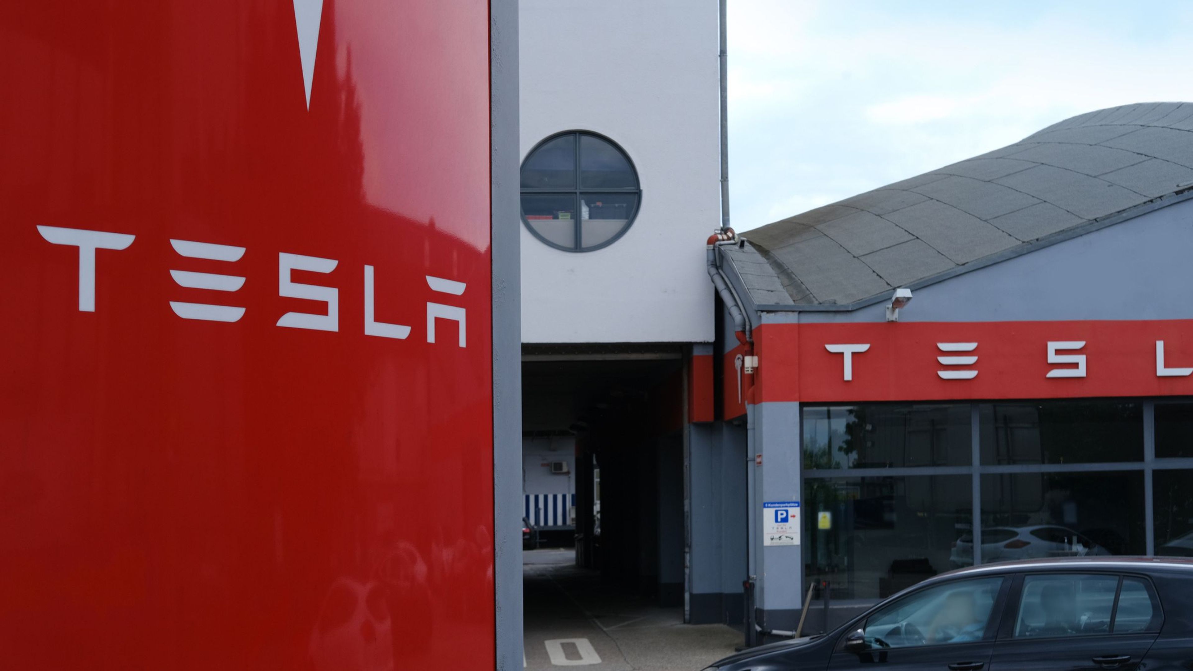 Tesla se enfrenta a un nuevo juicio: una empresa de la India ha utilizado su nombre en una promoción