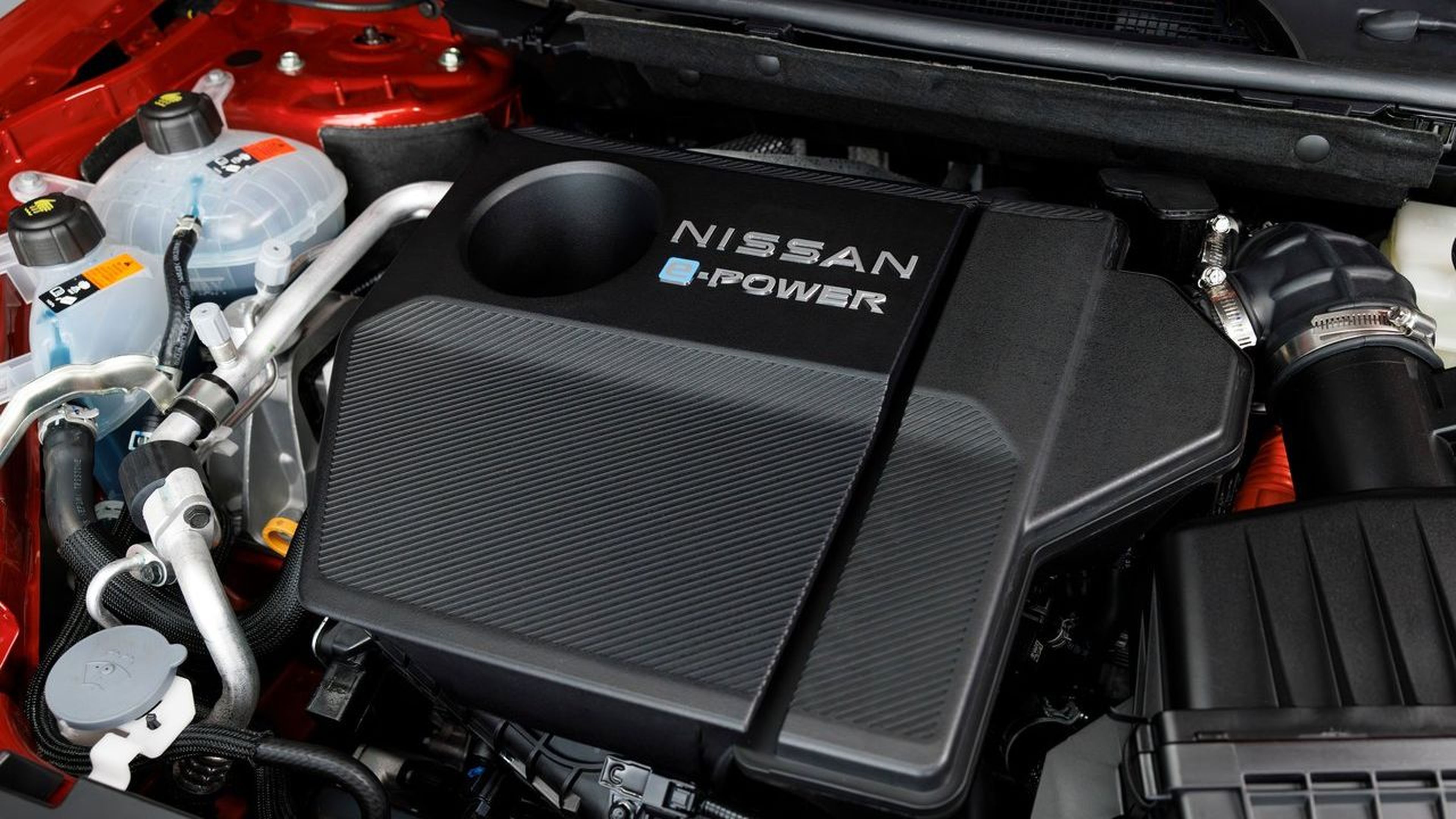 A diferencia de otros fabricantes que han dado marcha atrás, Nissan dejará de invertir en motores de combustión