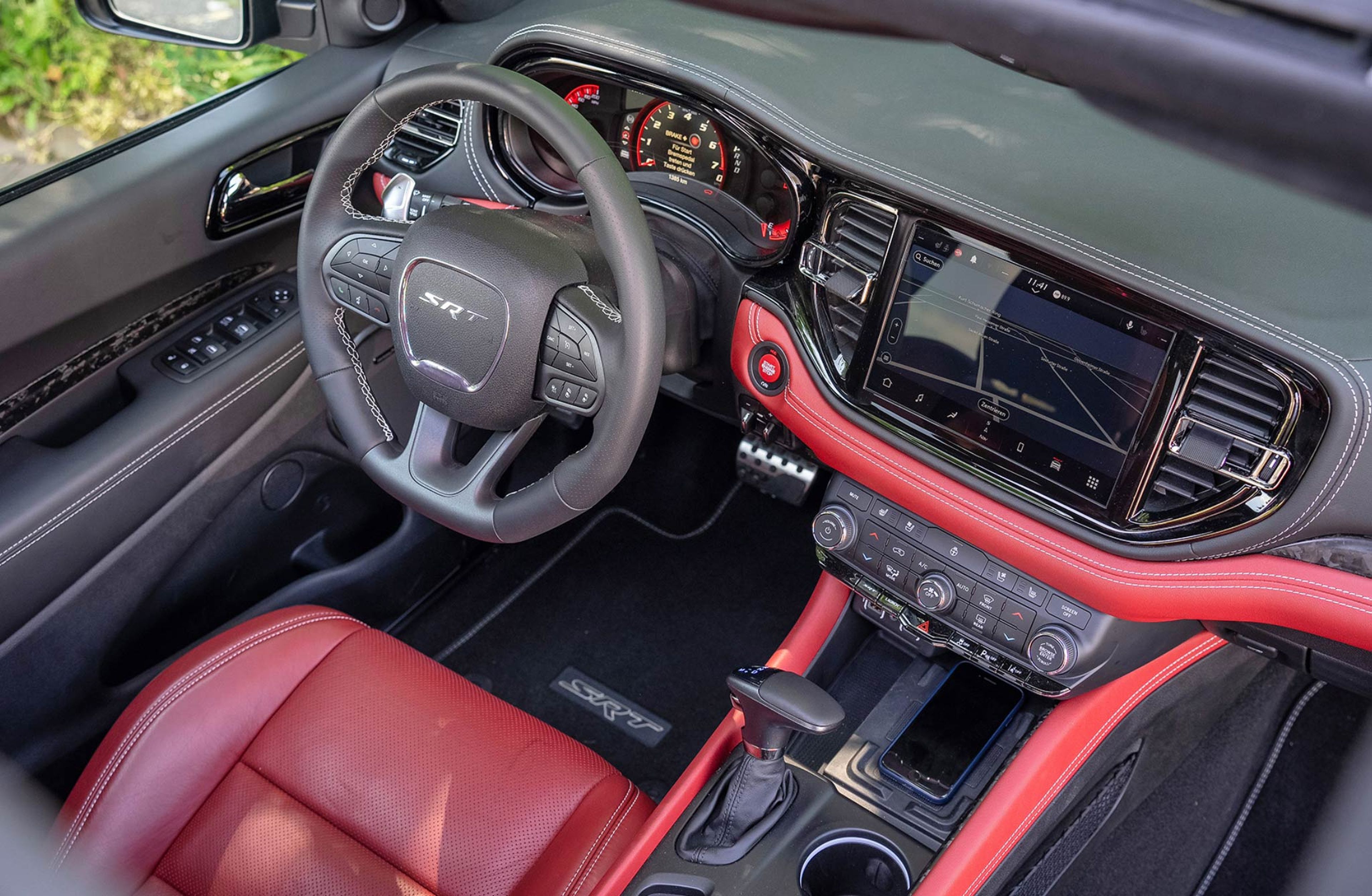 Dodge Durango Hellcat de 710 CV zaga cockpit