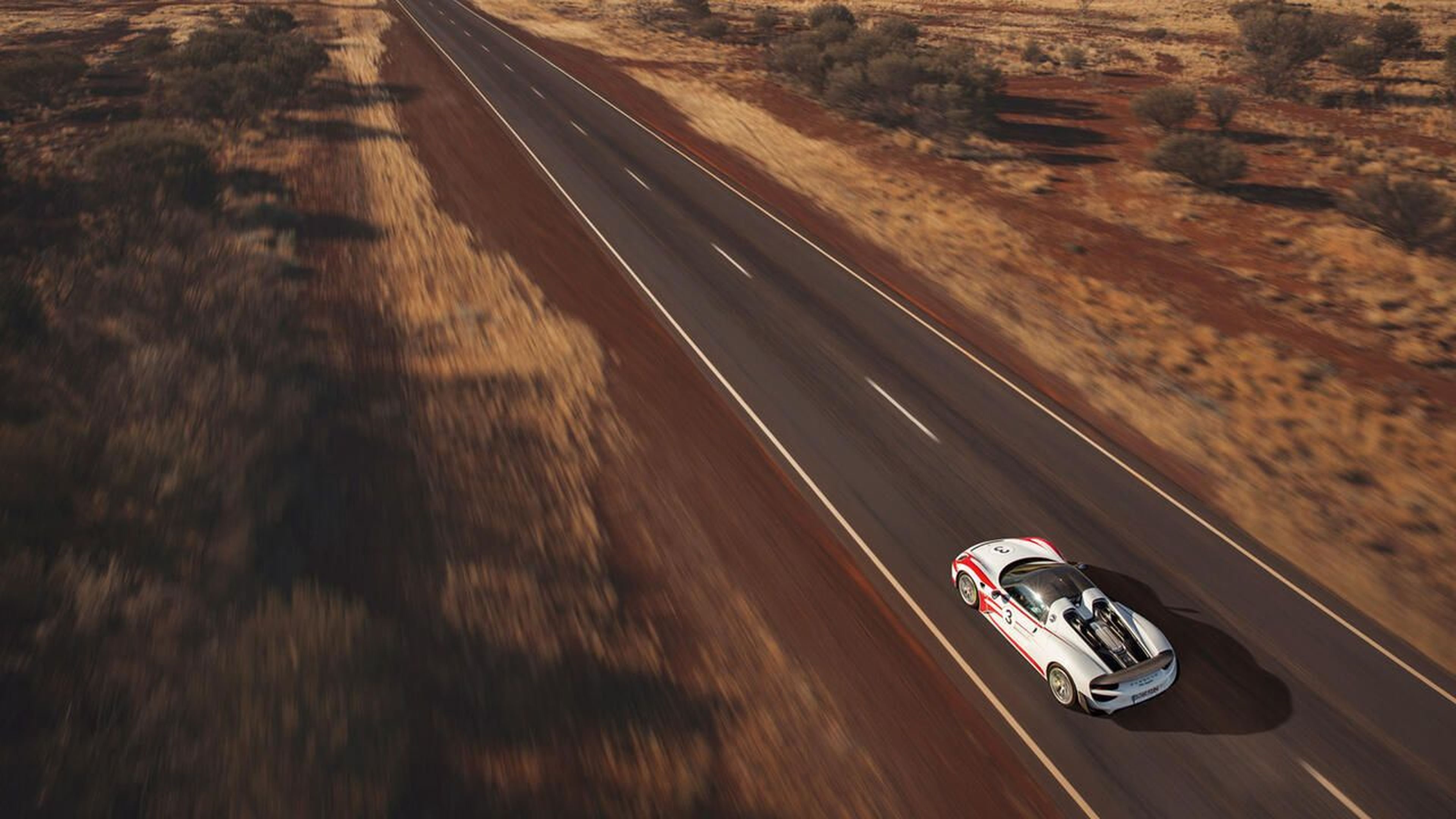 Porsche puso a prueba su 918 Spyder sobre las carreteras de Australia.Te contamos cómo el deportivo alcanzó su velocidad máxima en cuestión de segundos. 