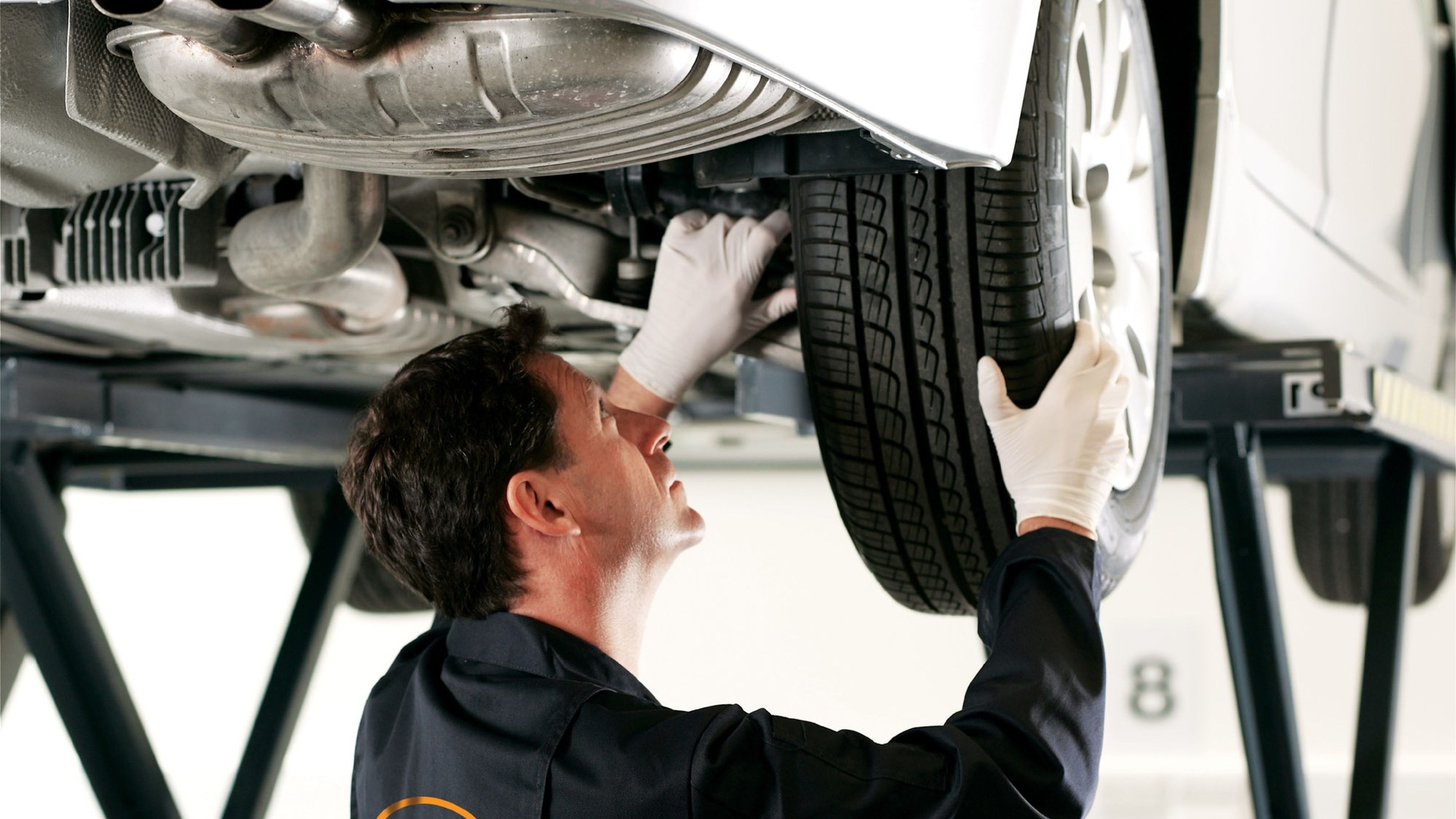 Verano 2024 cinco partes de tu coche comprobar para evitar problemas