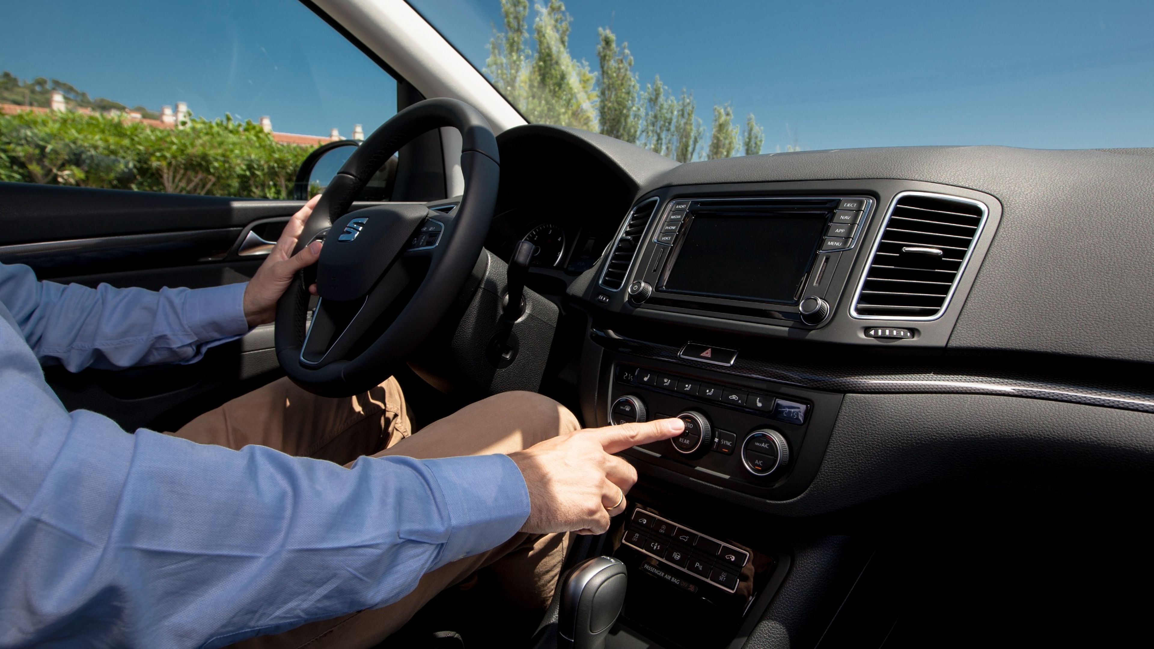 Verano 2024 cinco partes de tu coche comprobar para evitar problemas