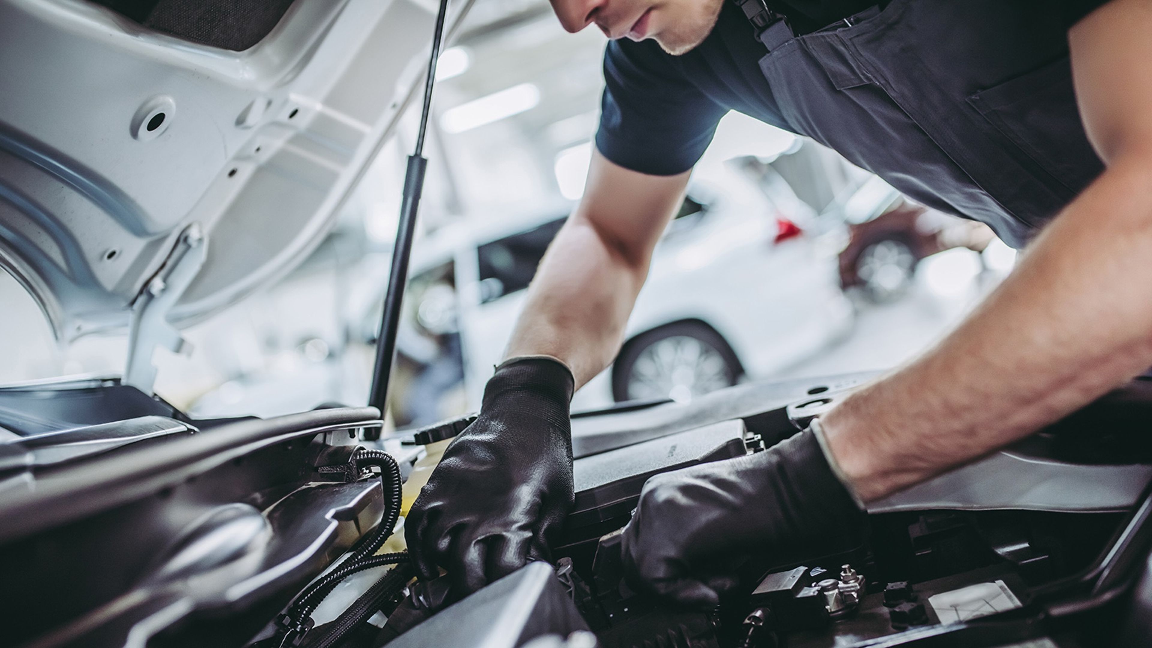 Arreglos mecánicos del coche que puedes hacer tú mismo