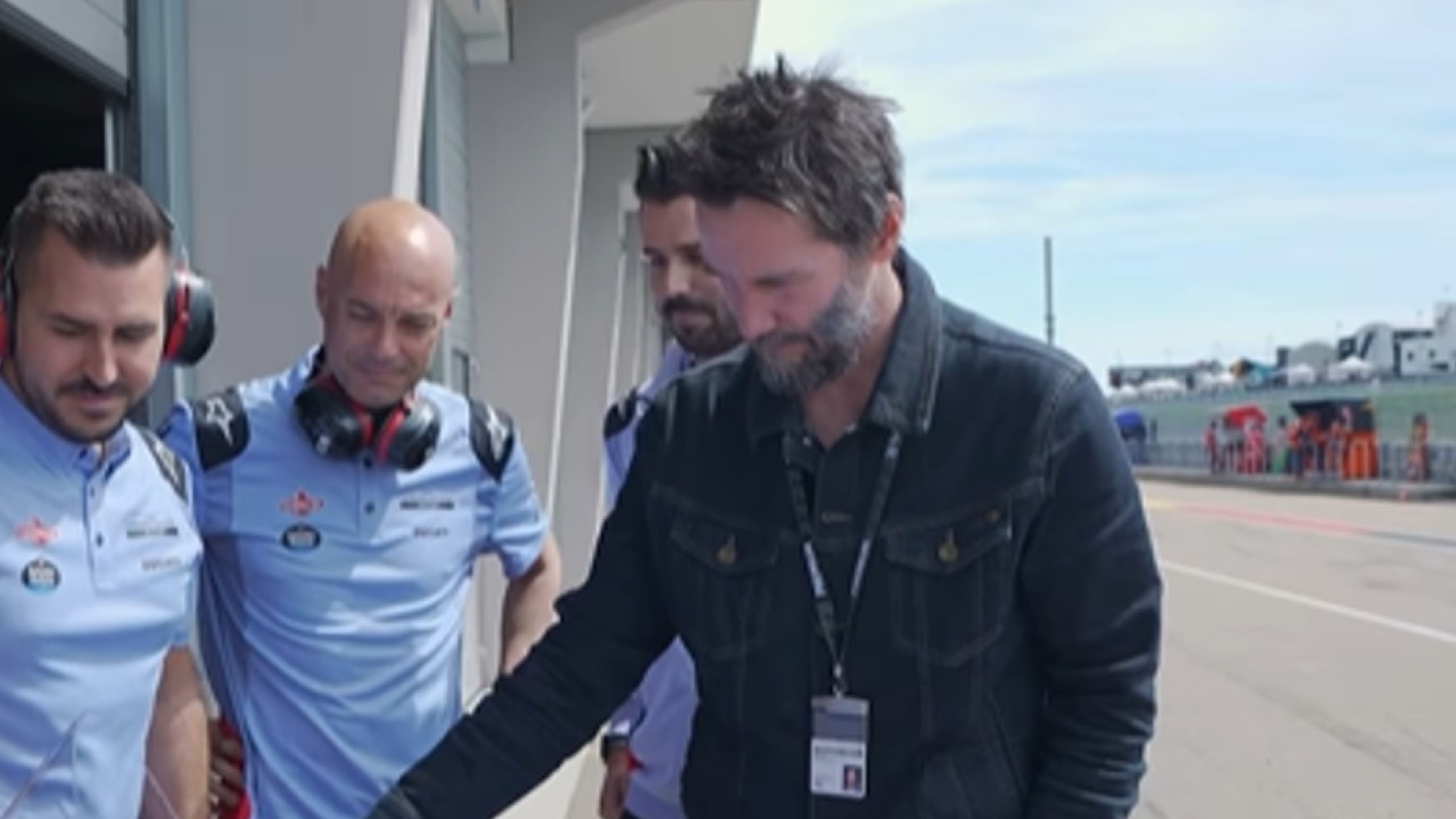 Keanu Reeves en el Gran Premio de Alemania de MotoGP