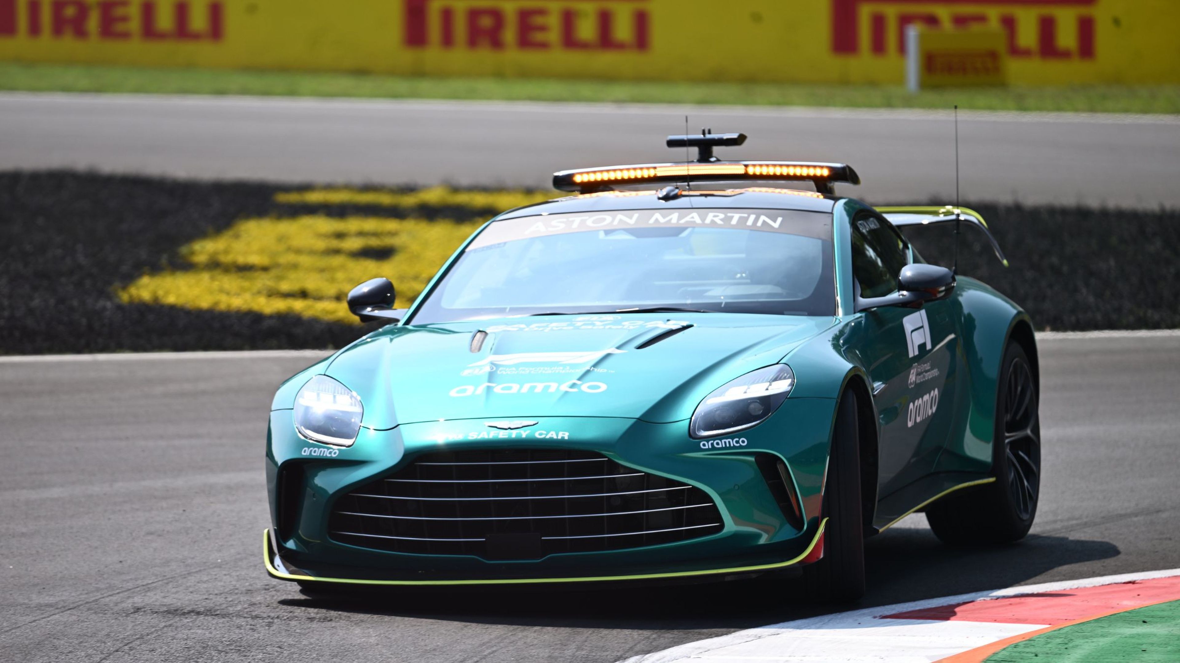 Así ha sido el fuerte accidente del Aston Martin Safety Car de la Fórmula 1 en Monza 