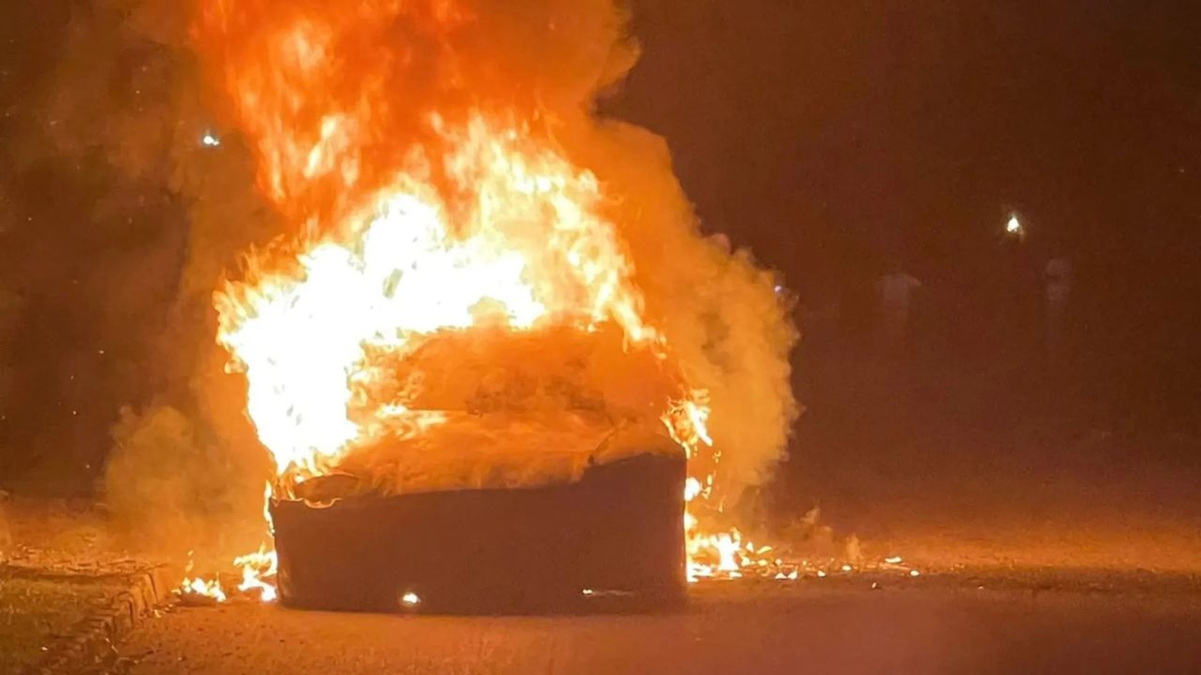 Los incendios en los eléctricos son una cosa complicada. Renault tiene un sistema que apaga fuegos que cede a las demás marcas 