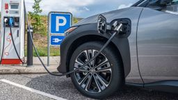 La carrera espacial de los eléctricos está en las baterías en estado sólido. Y las de Toyota acaba de recibir un empujón 