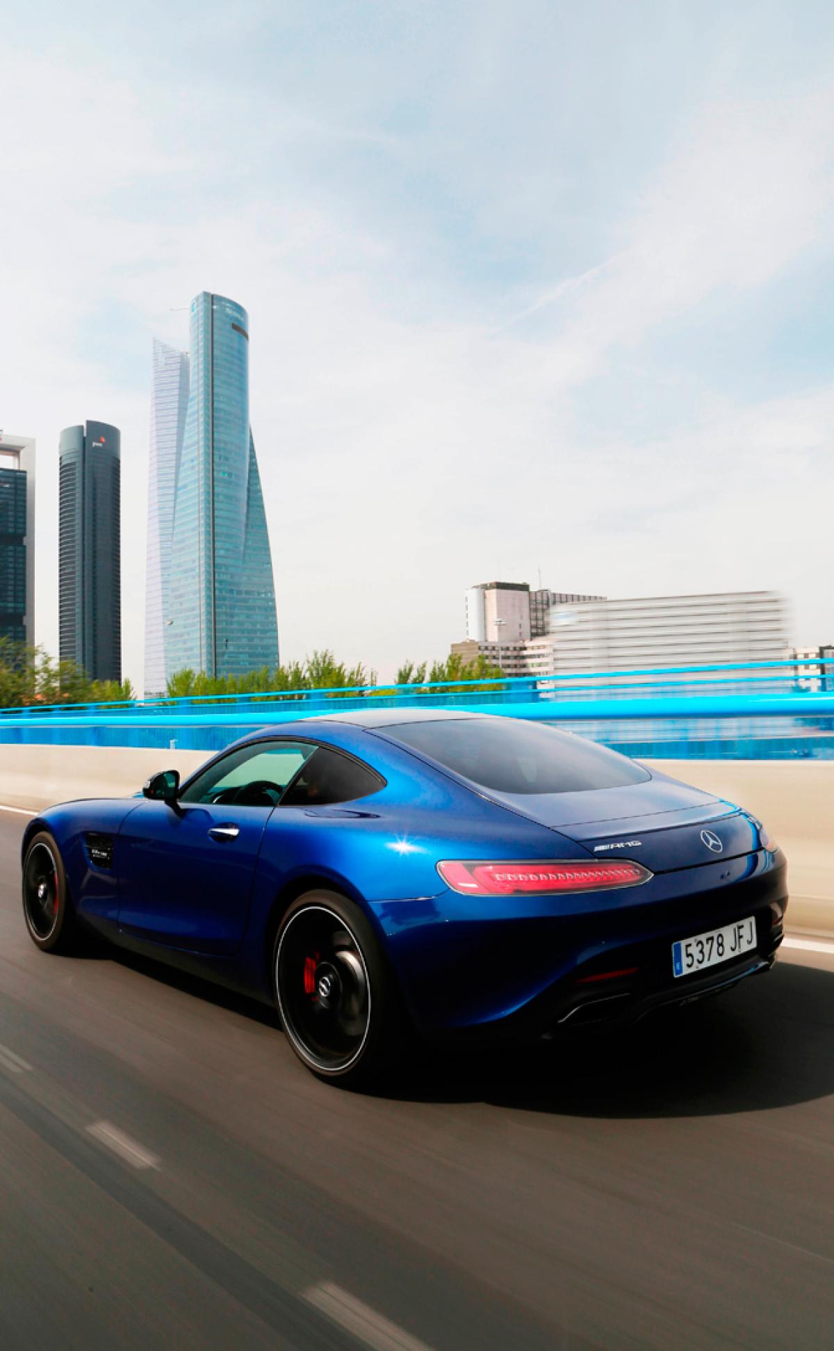 Cada jueves! El espectacular fondo de pantalla para tu smartphone:  Mercedes-AMG GT S -