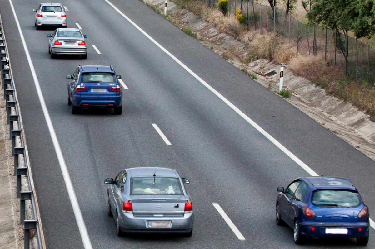 La DGT Avisa Sobre Cuándo Se Puede Utilizar El Carril Central Y El ...