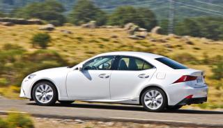 Lexus IS 300 h lateral Lexus IS 300 h barrido