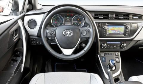 Toyota Auris Hybrid interior salpicadero Toyota Auris Hybrid interior salpicadero