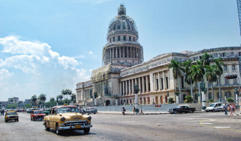 capitolio cuba y chevrolet clásico capitolio cuba y chevrolet clásico