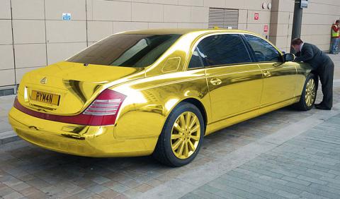 Mercedes Clase S bañado en oro Mercedes Clase S bañado en oro