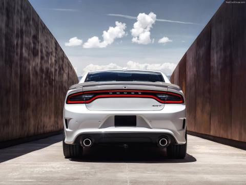 Dodge Charger SRT Hellcat 2015 foto trasera Dodge Charger SRT Hellcat 2015 foto trasera