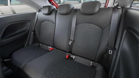 Opel Corsa 2015 OPC Line plazas traseras Opel Corsa 2015 OPC Line plazas traseras