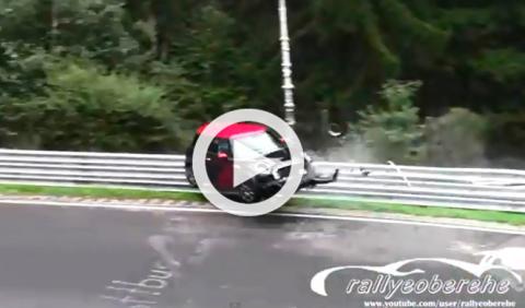Vídeo: espeluznante accidente de un Mini en Nürburgring Vídeo: espeluznante accidente de un Mini en Nürburgring