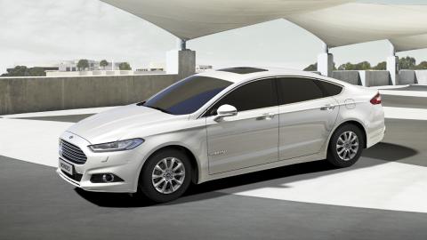 Ford Mondeo 2015 delantera Ford Mondeo 2015 delantera