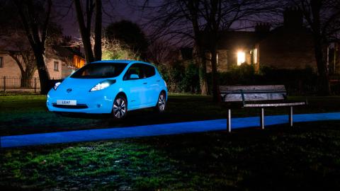 Nissan Leaf brillante frontal Nissan Leaf brillante frontal