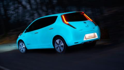 Nissan Leaf brillante trasera Nissan Leaf brillante trasera
