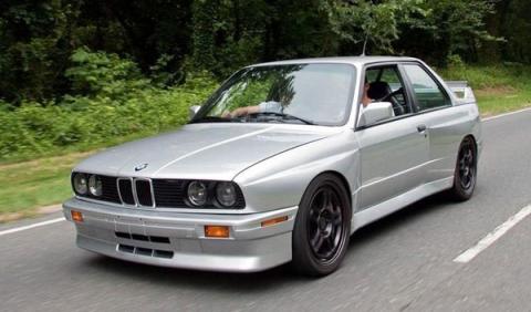BMW M3 E30 motor V10 BMW M3 E30 motor V10