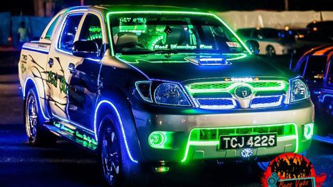 elementos-coche-hortera-neones-toyota elementos-coche-hortera-neones-toyota
