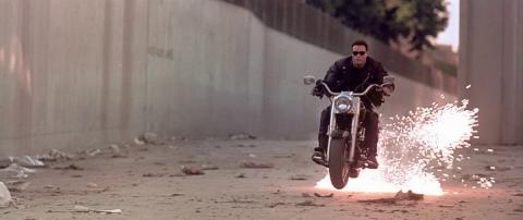Terminator 2. Aterrizando en la Harley. Terminator 2. Aterrizando en la Harley.