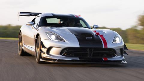 coches-serie-alerones-gigantescos-dodge-viper-acr-delantera coches-serie-alerones-gigantescos-dodge-viper-acr-delantera