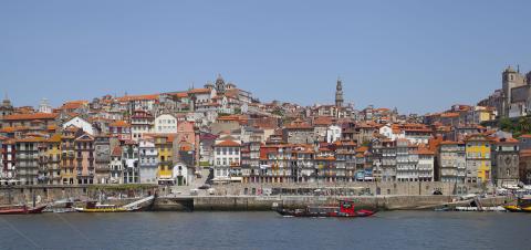 Vista de Oporto desde la otra orilla del Duero Vista de Oporto desde la otra orilla del Duero
